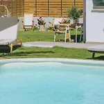 Essentia Comfy Apartment