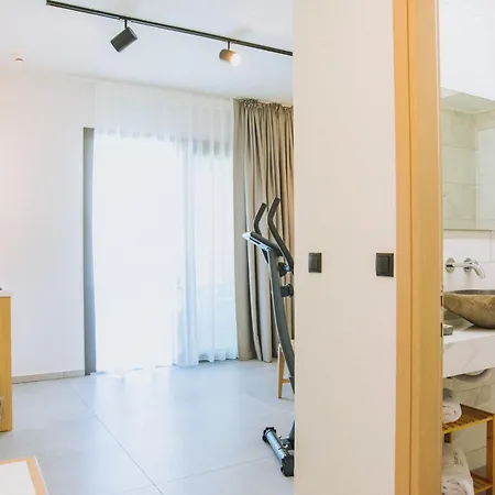 Essentia Comfy Апартамент Лименас